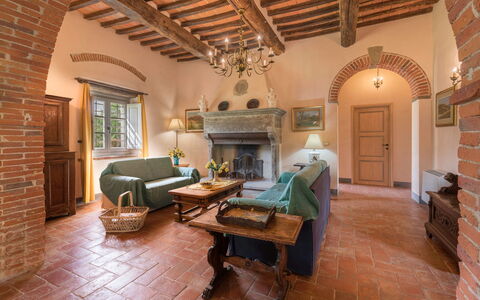 Villa Leopolda Selvarella: Möbel, Bilderrahmen, Gebäude, Tabelle, Holz, Wohnzimmer, Interior Design, Haus, Flooring, Halle