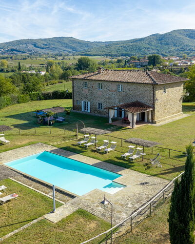Villa Leopolda Selvarella: Schwimmbad, Estate, Bauernhaus, Garten, Rasen, Hinterhof, Hütte, Garten, Hazienda, Landscaping