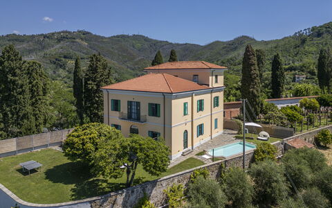 Massarosa Front Lake, The Gargoyles: Wohngebiet, Estate, Villa, Eco Hotel, Villa, Balkon