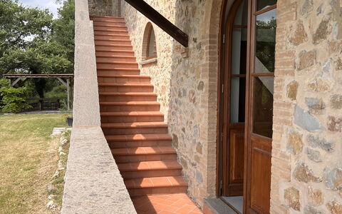 Villa Monticello: Eigentum, Pflanze, Holz, Gebäude, Himmel, Schatten, Mauerwerk, Backstein, Treppe