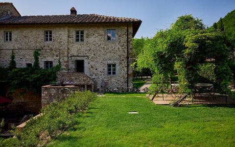 Villa Dell'abate: Pflanze, Himmel, Eigentum, Fenster, Gebäude, Grundstueck, Hütte, Baum, Haus, Gras