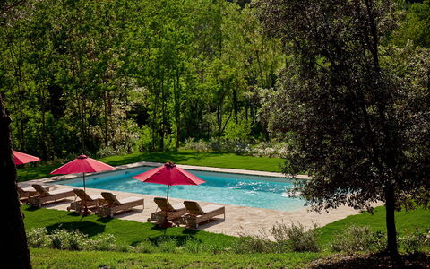 Villa Dell'abate: Wasser, Pflanze, Eigentum, Regenschirm, Natur, Schatten, Botanik, Gartenmöbel, Baum, Gewässer