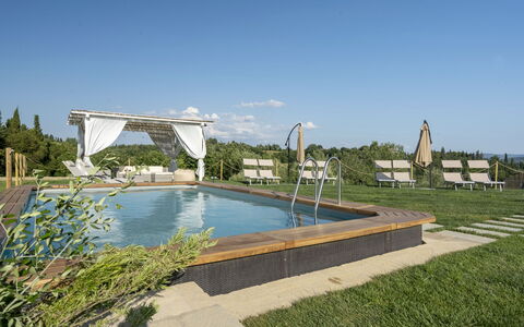 Villa Zara: Wasser, Himmel, Pflanze, Schwimmbad, Azurblau, Wolke, Baum, Schatten, Gras, Urban Design