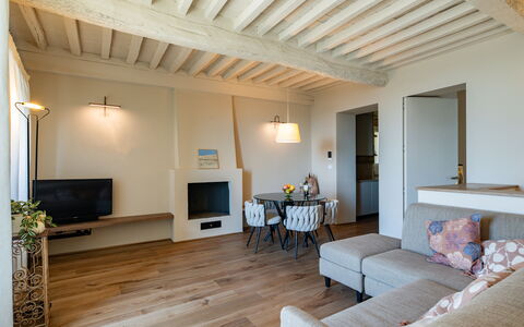 Casa Novecento: Couch, Komfort, Holz, Tabelle, Interior Design, Flooring, Fussboden, Gebäude, Pflanze, Halle