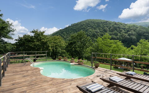 Locanda Di Alberi Without Kitchen: Wolke, Wasser, Himmel, Wasservorräte, Eigentum, Schwimmbad, Berg, Gewässer, Baum, Natürliche Landschaft