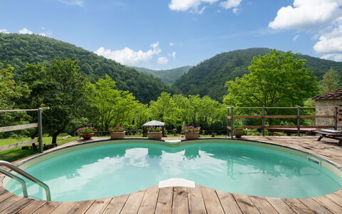 Locanda Di Alberi Without Kitchen: Wasser, Himmel, Wolke, Wasservorräte, Eigentum, Schwimmbad, Berg, Grün, Natur, Azurblau
