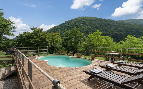 Locanda Di Alberi Without Kitchen: Wolke, Wasser, Himmel, Wasservorräte, Pflanze, Natur, Baum, Schwimmbad, Natürliche Landschaft, Zaun