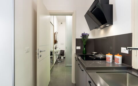 Casa Serra: Spüle, Cabinetry, Gebäude, Sinken, Countertop, Küche, Küchengerät, Zimmerpflanze, Herd, Haushaltsgerät