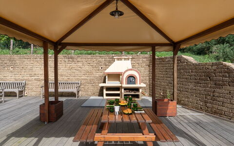 Casa Serra: Eigentum, Möbel, Gebäude, Tabelle, Holz, Schatten, Interior Design, Gartenmöbel, Landschaft, Dach