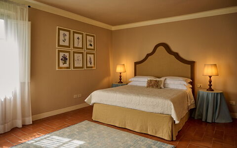 Villa Marliana: Möbel, Bett, Interior Design, Schlafzimmer, Wand, Fussboden, Bedding, Flooring, Bettdecke, Zimmer