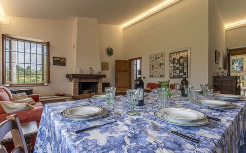 Casa Di Luca, Pool, Castelnuovo Berardenga: Tabelle, Möbel, Eigentum, Stuhl, Bilderrahmen, Gebäude, Azurblau, Fenster, Tischdecke, Interior Design