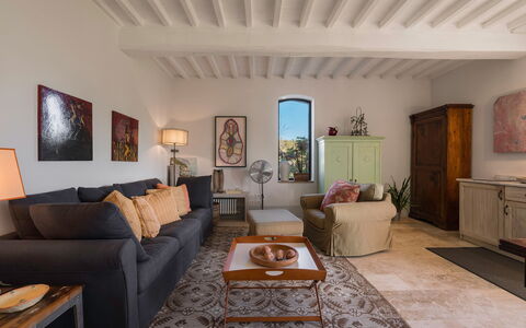 Lina - Podere Ribatti - Casole D'elsa, Toscana: Bilderrahmen, Tabelle, Möbel, Couch, Eigentum, Gebäude, Holz, Interior Design, Komfort, Wohnzimmer