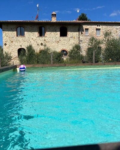 Lina - Podere Ribatti - Casole D'elsa, Toscana: Wasser, Gebäude, Himmel, Pflanze, Schwimmbad, Natur, Baum, Freizeit, Haus, Wolke