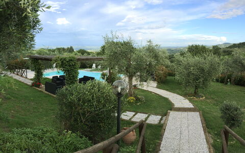 Villa Le Ripe - Gambassi Terme, Toscana: Pflanze, Wolke, Himmel, Pflanzengemeinschaft, Natürliche Landschaft, Grundstueck, Baum, Strauch, Landschaft, Ground