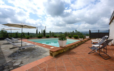 Villa Badiuzza: Wolke, Himmel, Wasser, Schwimmbad, Pflanze, Gartenmöbel, Blumentopf, Schatten, Sonnenliege, Freizeit
