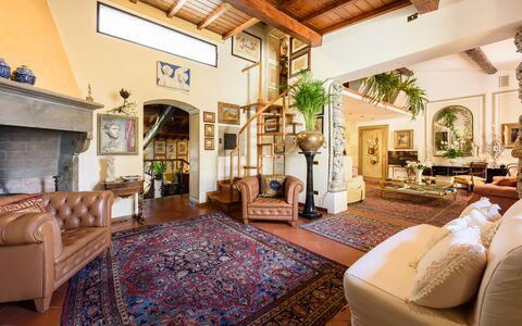 Residenza Del Desco: Pflanze, Bilderrahmen, Komfort, Dekoration, Zimmerpflanze, Interior Design, Couch, Fussboden, Wohnzimmer, Flooring