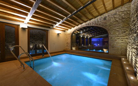 Villa Bartolomeo: Schwimmbad, Gebäude, Interior Design, Fussboden, Flooring, Holz, Freizeit, Grundeigentum, Decke, Wasser