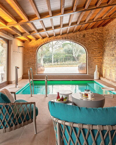 Villa Bartolomeo: Möbel, Tabelle, Grün, Azurblau, Holz, Interior Design, Fenster, Stuhl, Fussboden, Flooring