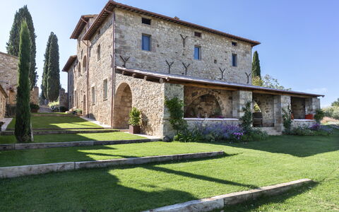 Villa Della Regina: Himmel, Pflanze, Gebäude, Fenster, Baum, Gras, Hütte, Haus, Grundeigentum, Fassade