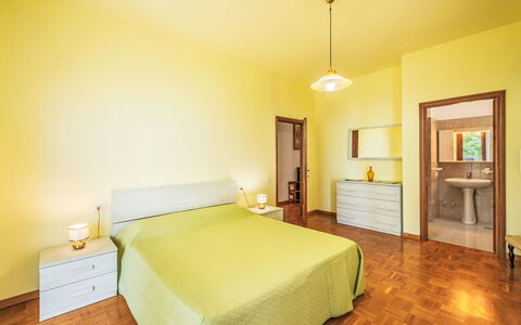 Mariani: Interior Design, Fussboden, Bett, Flooring, Schlafzimmer, Zimmer, Möbel, Holz, Decke, Bettdecke