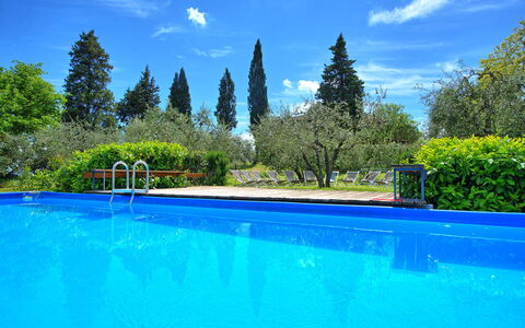 Maggiano: Wasser, Himmel, Pflanze, Wolke, Schwimmbad, Blau, Azurblau, Baum, Natürliche Landschaft