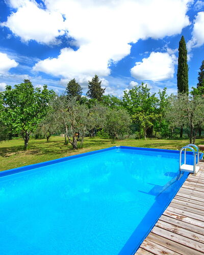 Maggiano: Wasser, Wolke, Himmel, Pflanze, Daytime, Eigentum, Schwimmbad, Blau, Azurblau, Baum