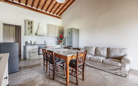 Anilde, Holiday Home with Pool, Wifi, Tuscany: Tabelle, Möbel, Cabinetry, Gebäude, Holz, Countertop, Interior Design, Die Architektur, Wohnzimmer, Flooring