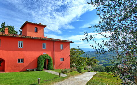 Villa Cona: Wolke, Himmel, Pflanze, Gebäude, Fenster, Natur, Baum, Natürliche Landschaft, Grundstueck, Hütte