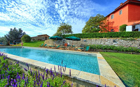 Villa Cona: Wasser, Wolke, Pflanze, Himmel, Daytime, Schwimmbad, Natur, Azurblau, Baum, Natürliche Landschaft