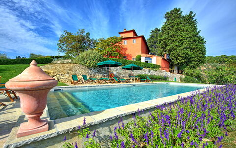 Villa Cona: Himmel, Wolke, Wasser, Pflanze, Daytime, Eigentum, Grün, Licht, Natur, Blau