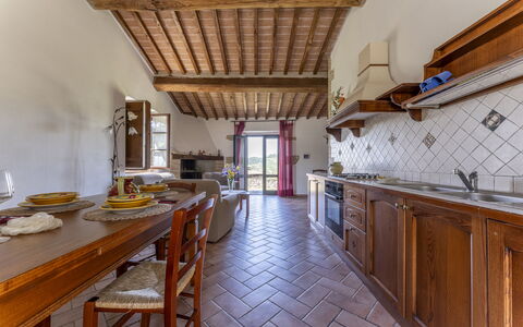 Podere Marcigliana - Radicondoli: Cabinetry, Möbel, Tabelle, Countertop, Küche, Holz, Interior Design, Holzbeize, Fussboden, Flooring