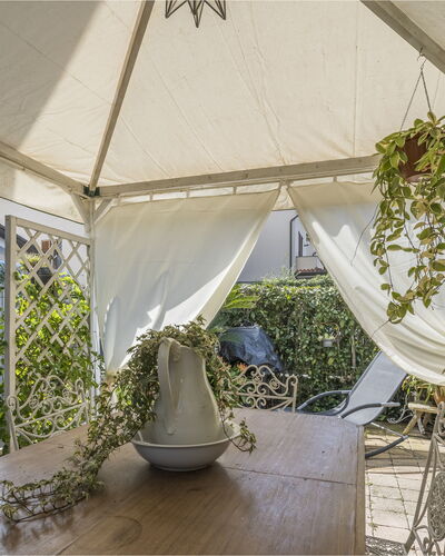 La Bouganville, Forte Dei Marmi, Private Garden, W: Blumentopf, Schatten, Outdoor Struktur, Stuhl, Garten, Zimmerpflanze, Gartenmöbel, Terrasse, Hof, Garten