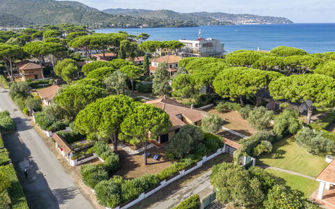 Giannella Apartment - Orbetello, Toscana: Pflanze, Wasser, Eigentum, Himmel, Natur, Baum, Wolke, Vegetation, Grundstueck, Urban Design