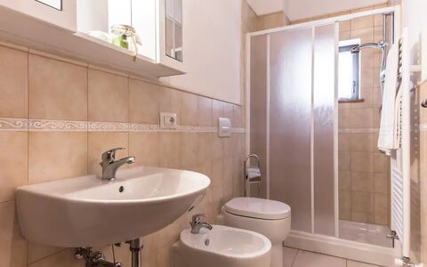Villa Le Ripe Apartments - Gambassi Terme, Toscana: Braun, Zapfhahn, Armatur, Sinken, Bad Sink, Eigentum, Badezimmer, Lila, Interior Design, Holz