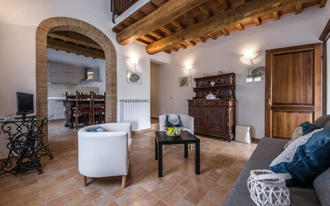 Villa Le Ripe Apartments - Gambassi Terme, Toscana: Möbel, Eigentum, Tabelle, Couch, Gebäude, Komfort, Bilderrahmen, Zimmerpflanze, Interior Design, Die Architektur