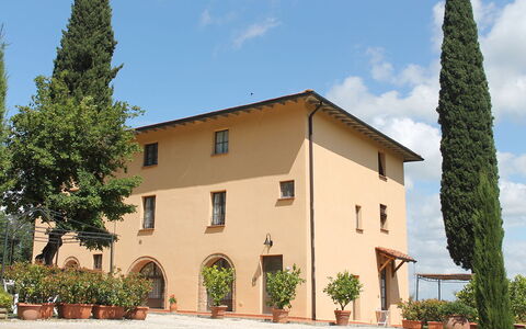 Villa Le Ripe Apartments - Gambassi Terme, Toscana: Pflanze, Wolke, Himmel, Gebäude, Eigentum, Fenster, Baum, Grundstueck, Haus