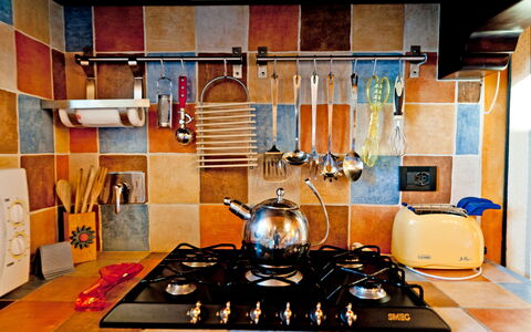 Cottage Botinaccio: Gasherd, Gebäude, Küche, Cabinetry, Holz, Automobil-Design, Herd, Interior Design, Küchengerät