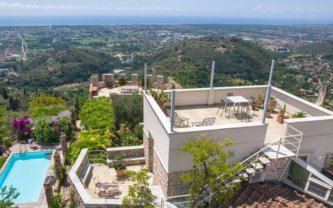 Villa Maestosa - Camaiore, Toscana: Himmel, Daytime, Gebäude, Pflanze, Baum, Urban Design, Eigentumswohnung, Wohngebiet, Landschaft, Tower Block