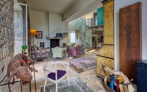 Villa Maestosa - Camaiore, Toscana: Bilderrahmen, Azurblau, Couch, Interior Design, Holz, Gebäude, Fussboden, Flooring, Wohnzimmer, Haus