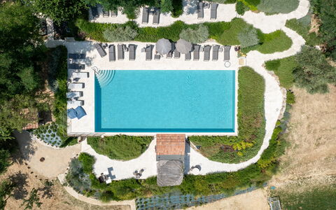 Coratina Spereto Apartment with Pool, Montaione: Schwimmbad, Gartenmöbel, Resort, Freizeit, Sonnenliege, Garten, Eco Hotel, Thermae, Regenschirm, Schatten