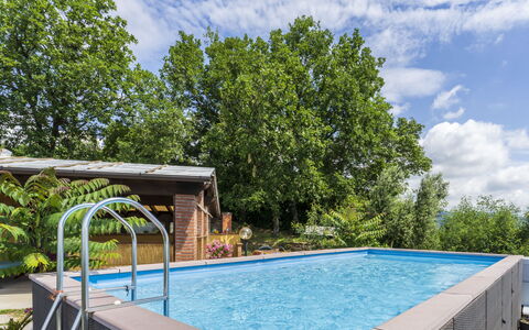 La Casa Di Elda, Holiday Home With Pool, Uzzano, T: Wasser, Wolke, Himmel, Pflanze, Eigentum, Schwimmbad, Schatten, Baum, Gras, Gartenmöbel