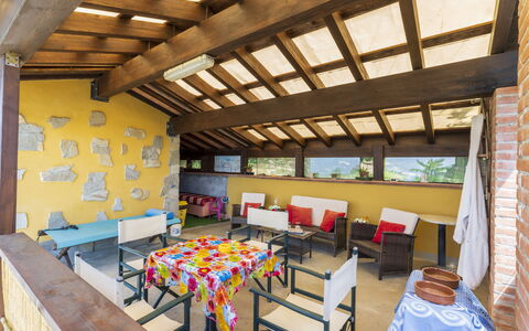 La Casa Di Elda, Holiday Home With Pool, Uzzano, T: Tabelle, Eigentum, Möbel, Stuhl, Fenster, Beleuchtung, Interior Design, Holz, Die Architektur, Gebäude