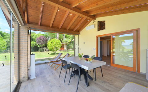 La Spiaggia: Eigentum, Möbel, Pflanze, Holz, Schatten, Tabelle, Interior Design, Fenster, Die Architektur, Holzbeize