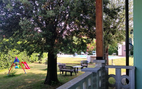 Franco House With Pool: Pflanze, Eigentum, Schatten, Baum, Holz, Gebäude, Gras, Veranda, Öffentlicher Raum, Freizeit