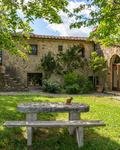Villa Amiata: Pflanze, Gebäude, Himmel, Natürliche Landschaft, Baum, Fenster, Vegetation, Die Architektur, Grundstueck, Gras