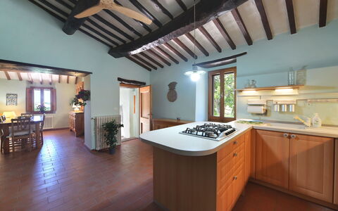 Pietreto: Eigentum, Tabelle, Gebäude, Holz, Cabinetry, Sinken, Interior Design, Flooring, Fussboden, Hartholz