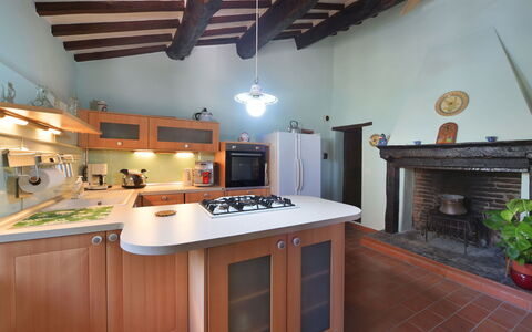 Pietreto: Cabinetry, Möbel, Countertop, Pflanze, Blumentopf, Tabelle, Holz, Herd, Küche, Küchengerät