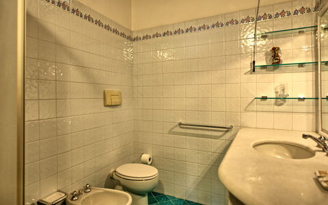 Casalta: Eigentum, Armatur, Sinken, Badezimmer, Zapfhahn, Beleuchtung, Gebäude, Bad Sink, Die Architektur, Interior Design