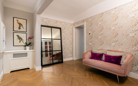 Pazzi Penthouse: Möbel, Bilderrahmen, Pflanze, Komfort, Holz, Gebäude, Interior Design, Flooring, Dekoration, Fussboden