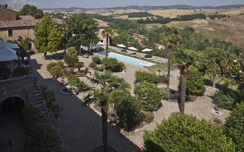 Villa Delle Palme: Himmel, Eigentum, Pflanze, Baum, Gebäude, Urban Design, Wohngebiet, Landschaft, Grundeigentum, Stadt